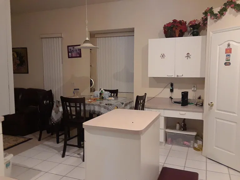 Kitchen (image 1)