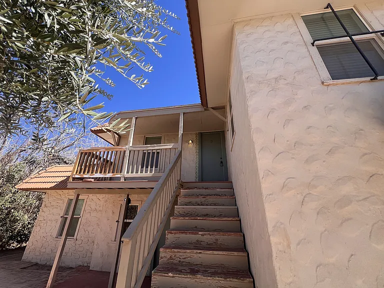 624 W Pinkley Ave #D — Photo 2