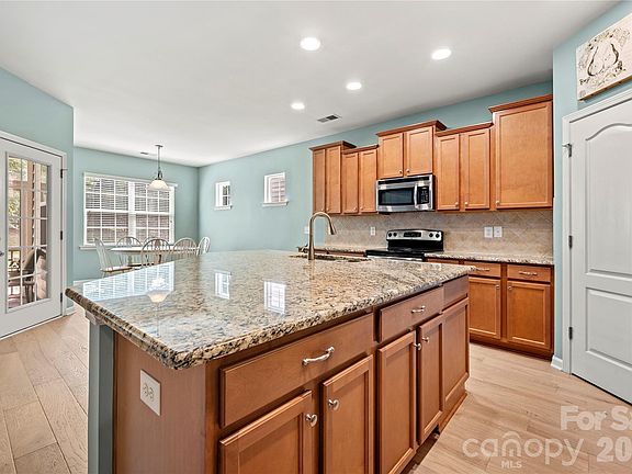 3rd image of 1601 Deer Meadows Dr