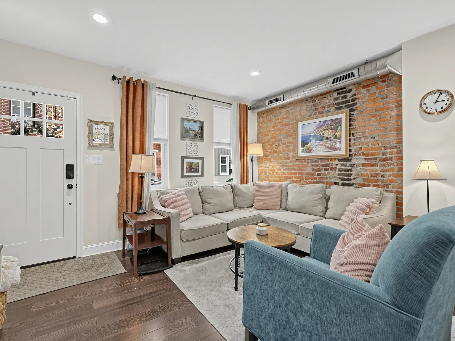 2 bed, 2.5 bath, 1008 sqft, $2,200 — Photo 3