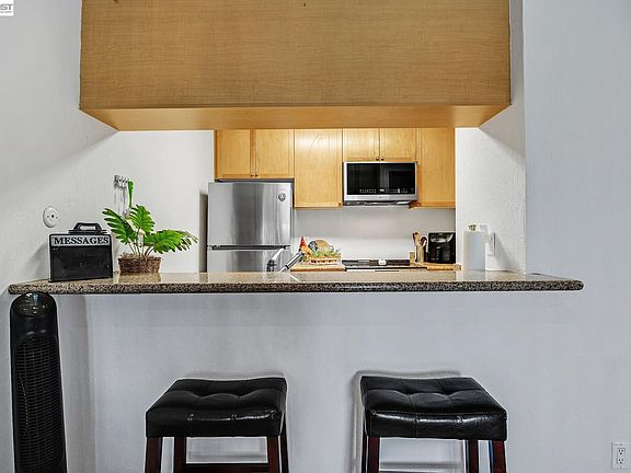 3rd image of 1087 Murrieta Blvd APT 242