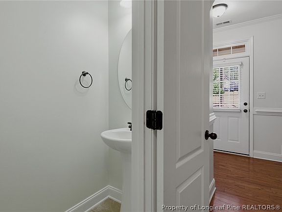 4th image of 182 Valley Stream Rd