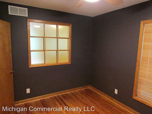 4th image of 1422 Broadway St