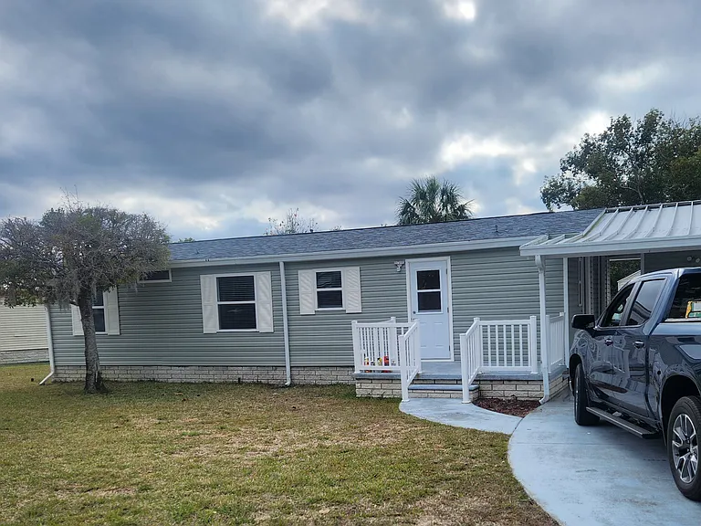 Beautiful home with new siding, central air/heat, new roof.
The whole inside has been freshly painted. Sits on a corner lot with a beautiful scenery of Lake Marinette. 
Great neighborhood & neighbors.