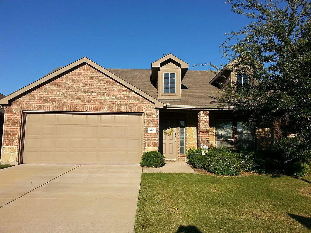 Building Photo - 905 Golden Bear Ln
