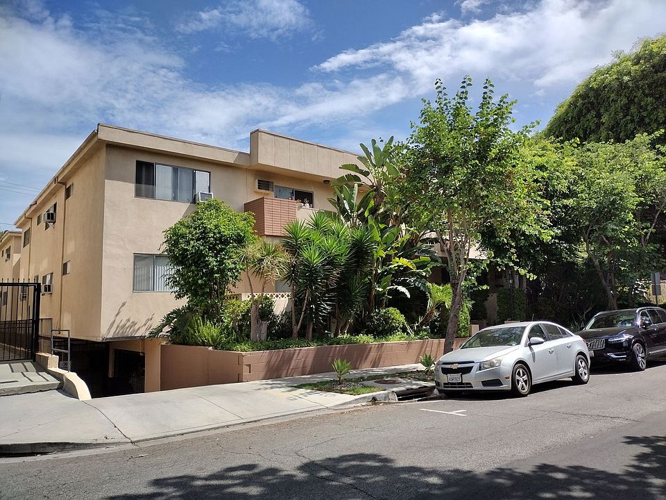 1st image of 650 Westmount Dr APT 206