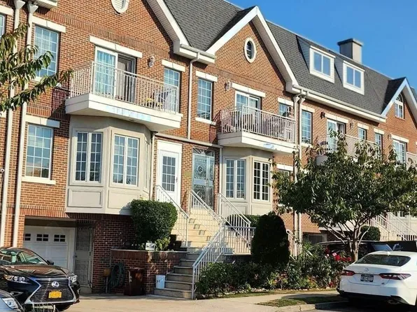 345 Park Crescent, College Point, NY 11356