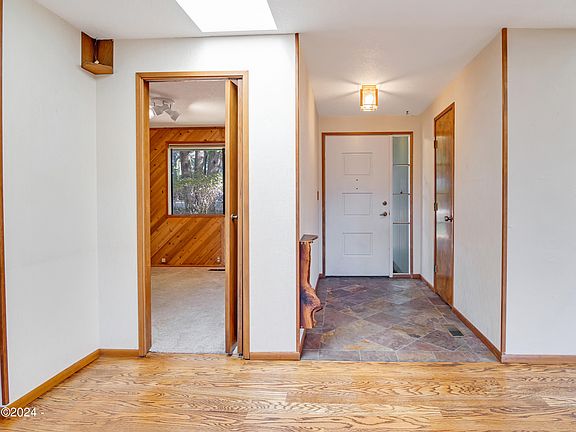 4th image of 5915 La Plaza Pl