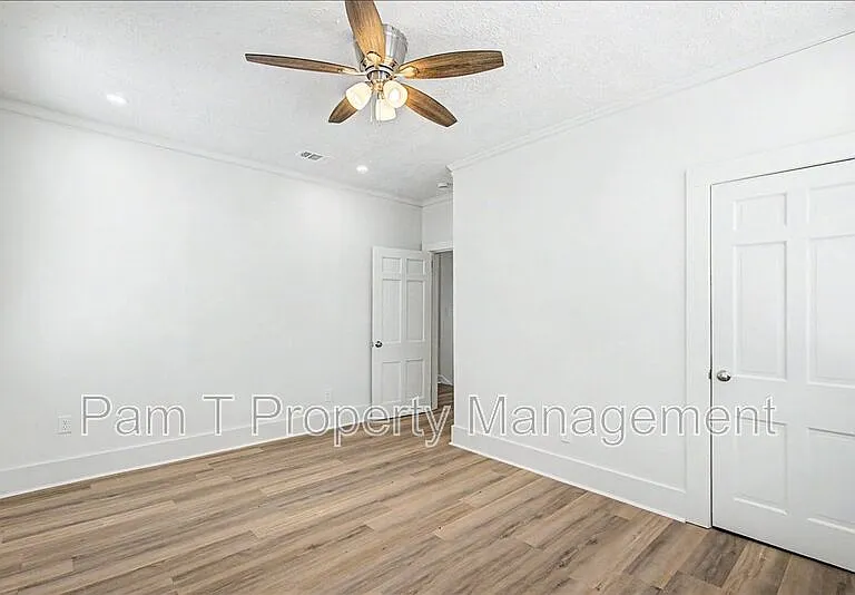 613 W 39th St #B — Photo 6