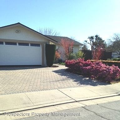 3rd image of 1550 Acacia Way