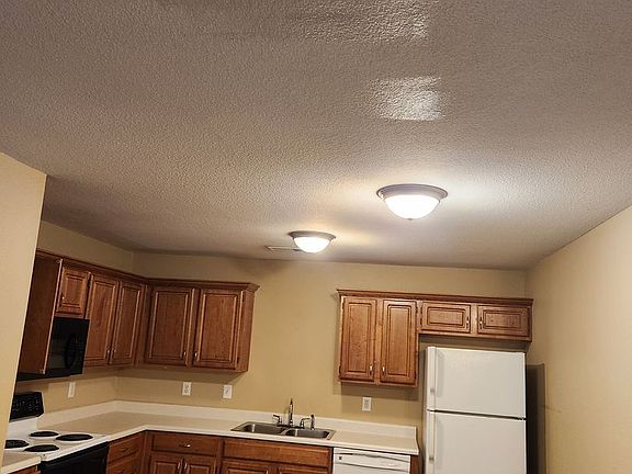 4th image of 405A SE Chelsey Ln
