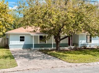 1210 Whaley Dr, Gainesville, TX 76240