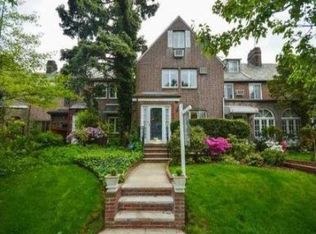 6924 Fleet St, Flushing, NY 11375