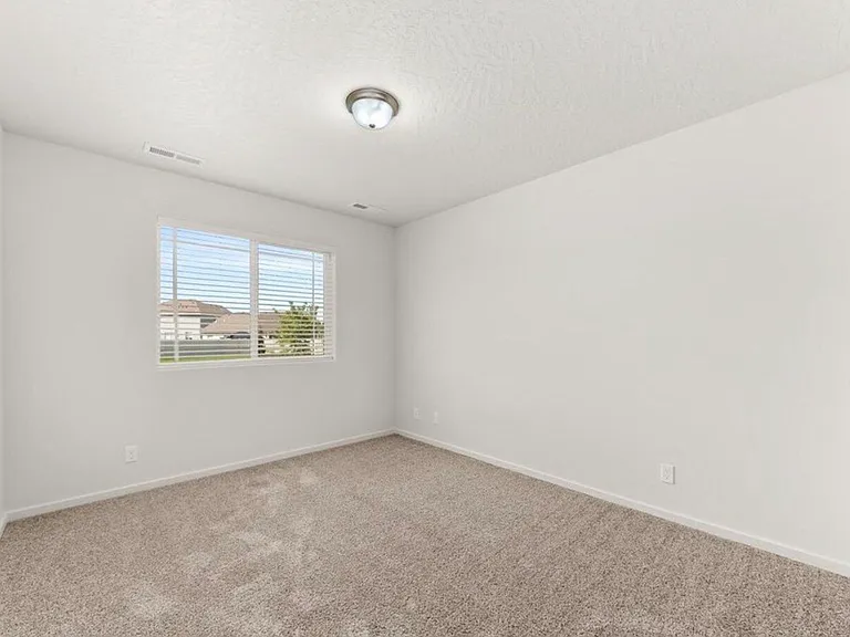 1526 N Minam Loop — Photo 11