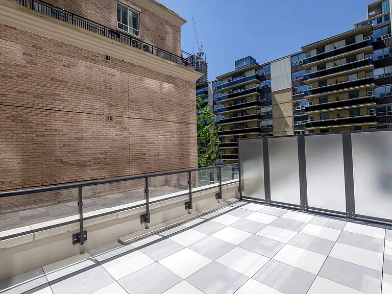200 Redpath Ave — Photo 100