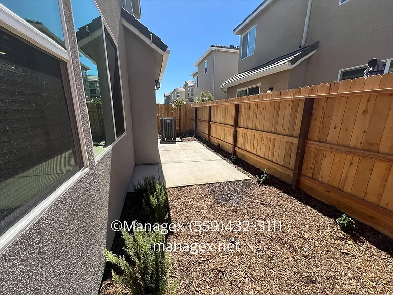 1516 Vintage Ln — Photo 17