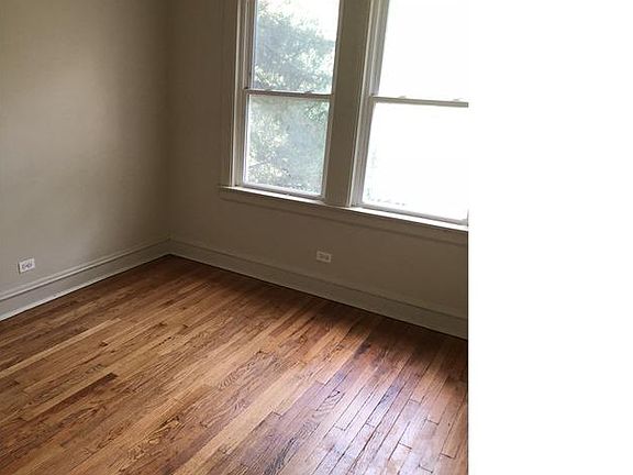 3rd image of 928 N Waller Ave #1