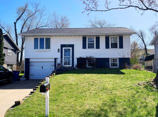 3015 Stratford Ln SW, Cedar Rapids, IA 52404