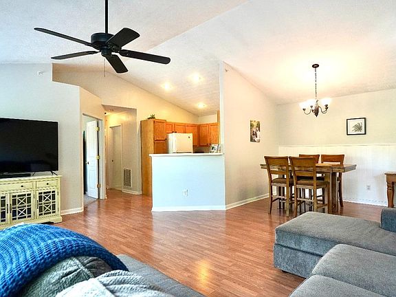 3rd image of 515 Heritage Green Dr