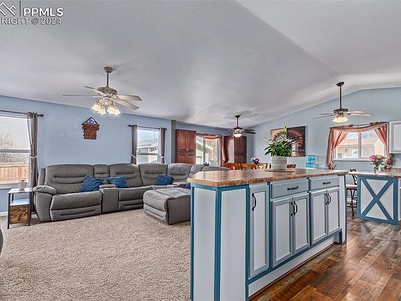 4th image of 5680 Kingsboro Dr