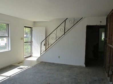 4th image of 6118 E 42nd St