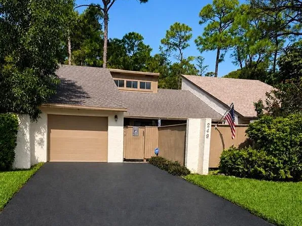 249 Pleasant Wood Dr, Wellington, FL 33414