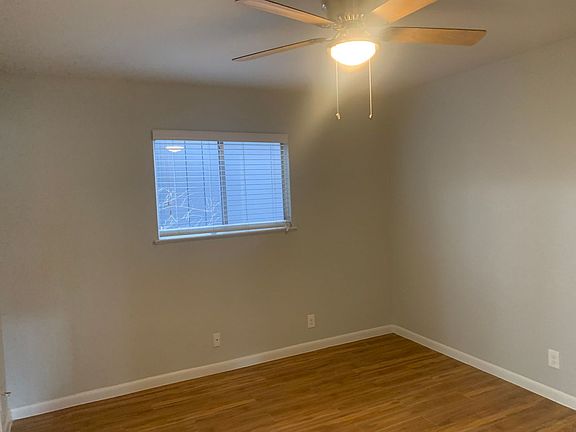 3rd image of 1112 W 11th St #104