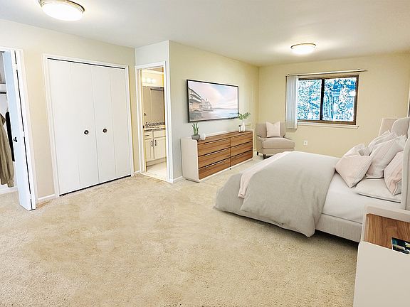 Luxury condo-style townhomes from 1,700-2400 sq. ft. of elegant space.
