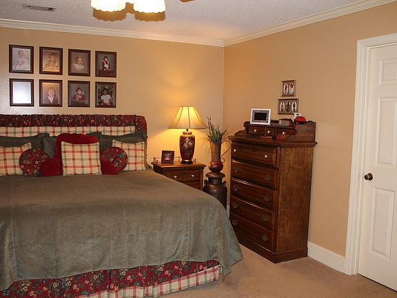 2nd image of 107 Ashwood Ct