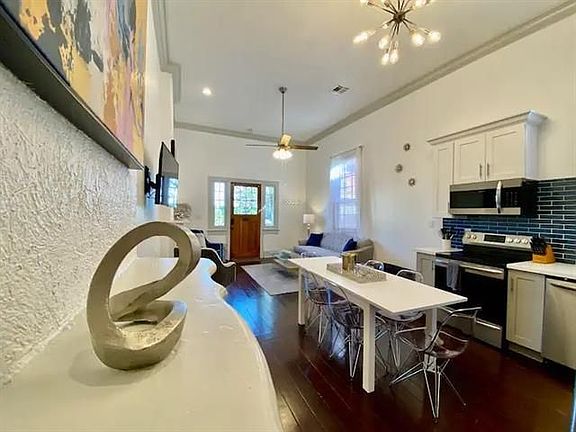 5th image of 303 Morgan St