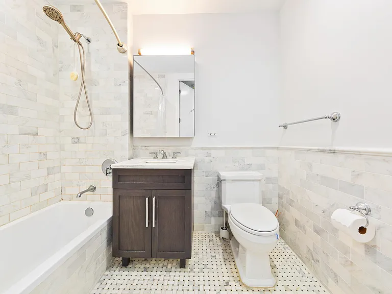27-21 44th Dr #1603 — Photo 9