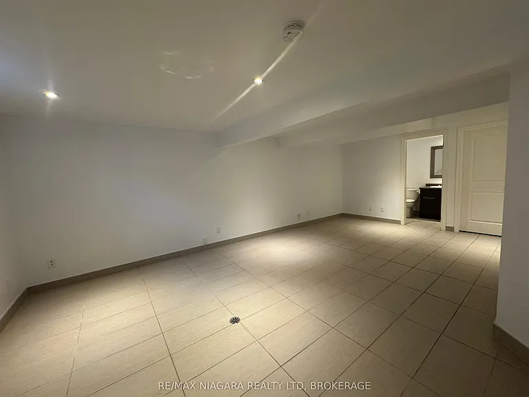 5852 Frontenac St #8 — Photo 12
