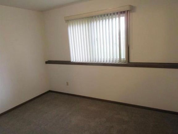 3rd image of 906 Cedar River Dr APT 4