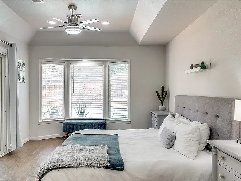 9805 Estate Ln — Photo 15