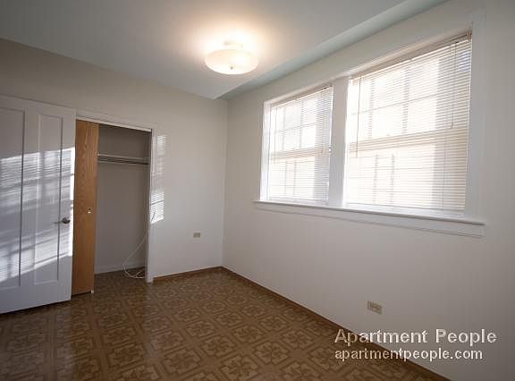 4th image of 2454 W Sunnyside Ave APT Gdn-w