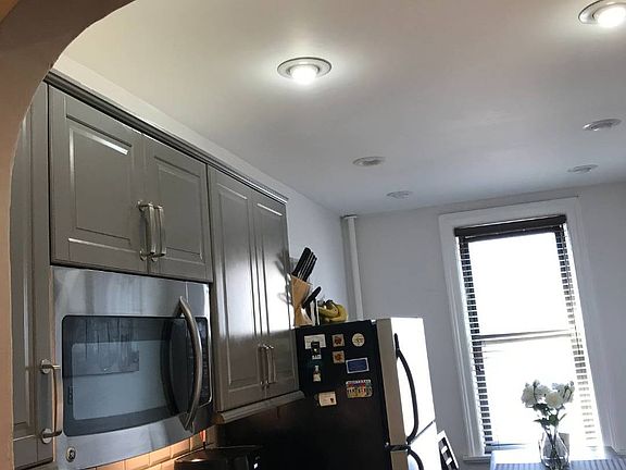 5th image of 2922 Barnes Ave APT 5A
