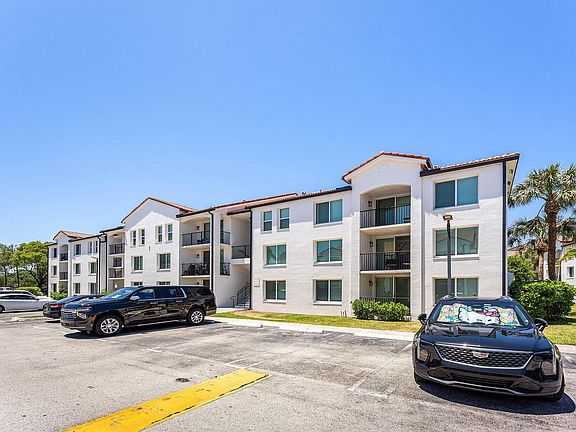 3rd image of 118 Villa Circle #118