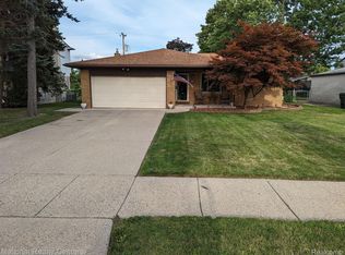 34862 Dryden Dr, Sterling Heights, MI