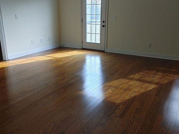 2nd image of 5830 Metropolitan Way