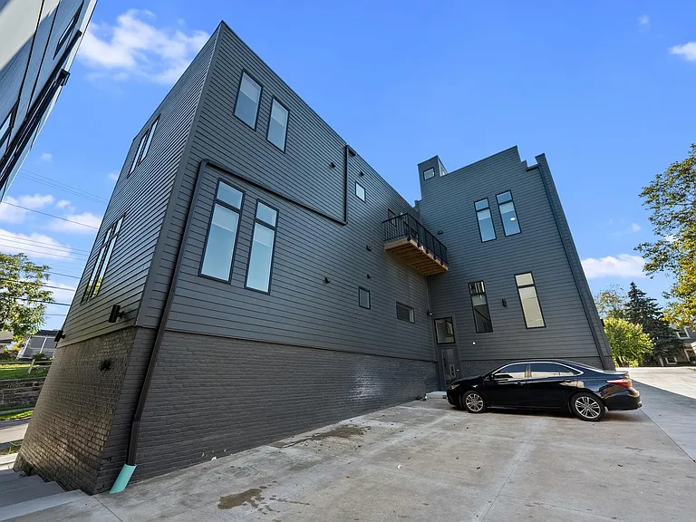 430 Jefferson Ave #203 — Photo 16
