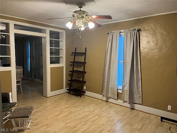 3rd image of 1106 Swann St