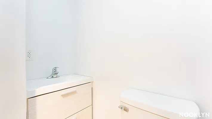 Rented by Nooklyn NYC LLC | media 44