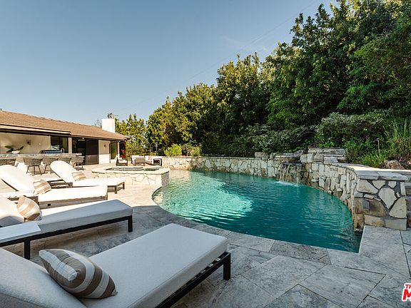 3rd image of 4 Buckboard Ln