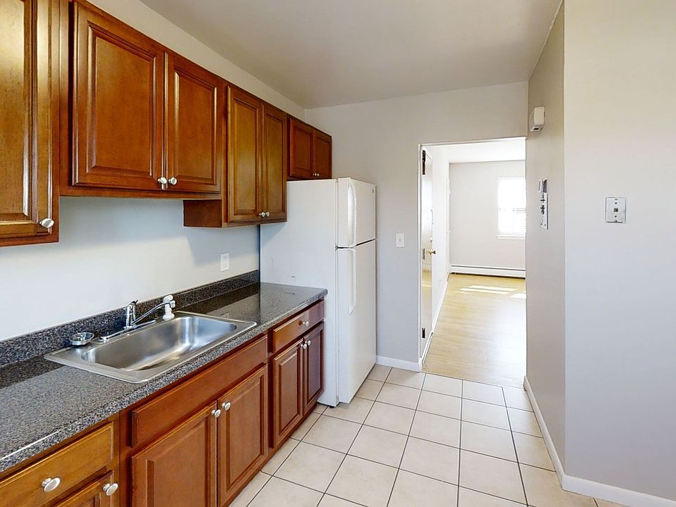1st image of 1985 Route 27 APT C1