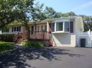 20 Urban Dr, Selden, NY 11784