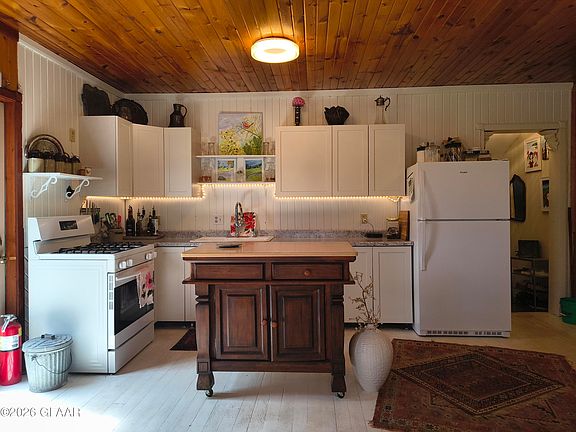 3rd image of 217 Ives St