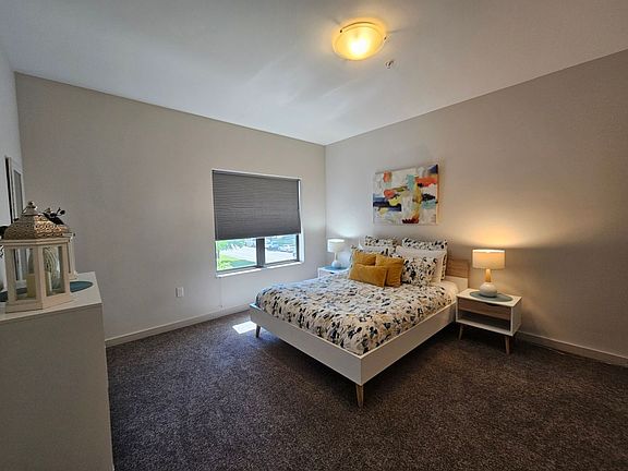 4th image of 712 W Spruce St APT 202