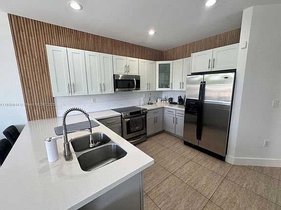 3rd image of 10400 NW 58th Ter #10
