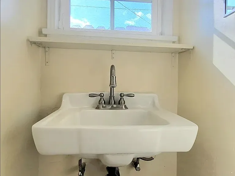8130 Seville Ave — Photo 11