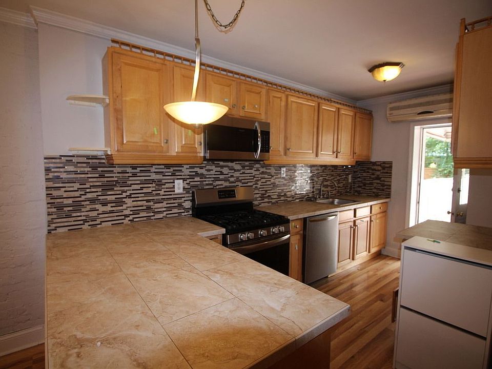 1st image of 238 Sackett St APT 1L